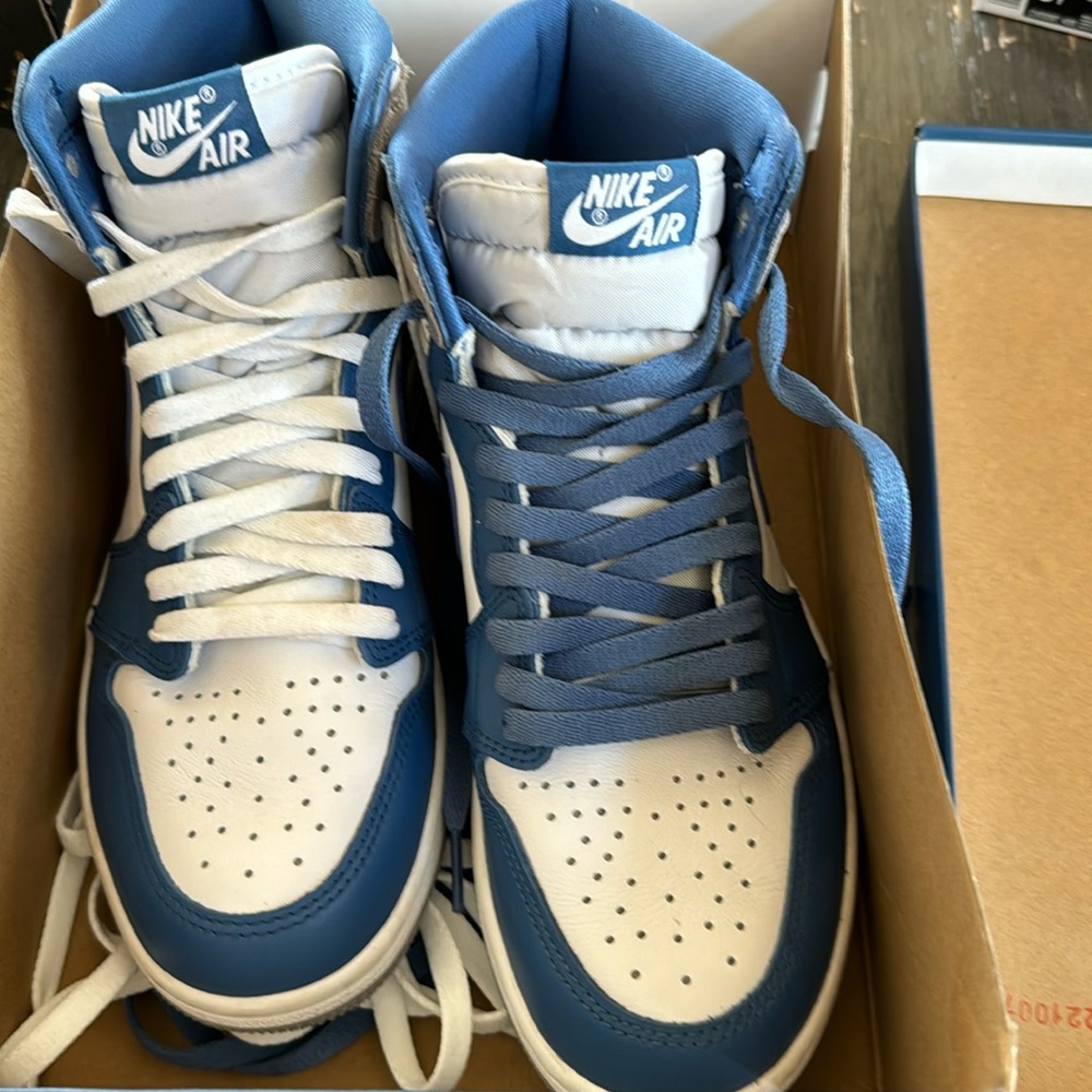 Air Jordan 1 Retro High OG True Blues
